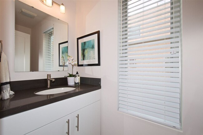 Building Photo - Beautiful 2-Bedroom Townhome in Hillcrest with Private Balconies & Attached Garage