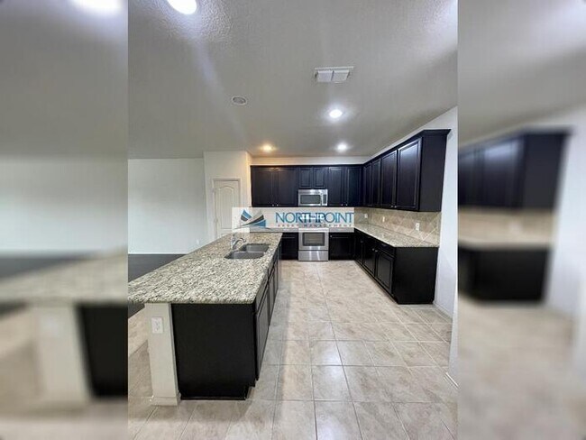 Building Photo - Charming 3 beds 3 baths in Denton!