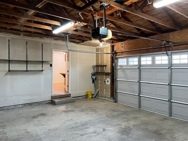 Building Photo - Immaculate 3 bedroom on a court!