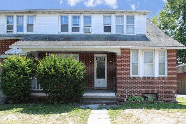 Primary Photo - 307 Lincoln Way E