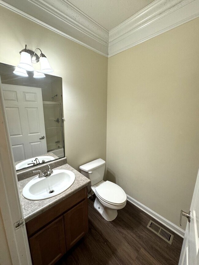 Building Photo - 4br House FOR RENT - less than 1 mile from campus - FALL 2026 PRELEASE