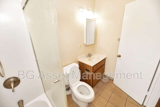 Building Photo - 1426 48th Ave