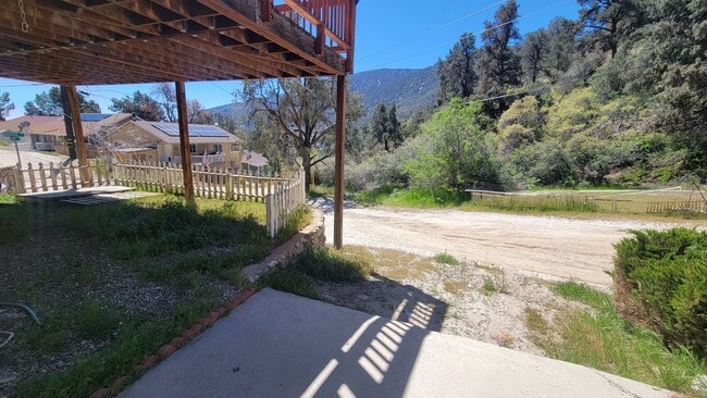 Building Photo - Charming 3-Bedroom 2-Bath with Mountain Vi...
