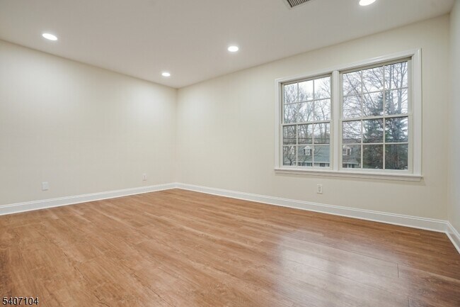 Building Photo - 2114 Elizabeth Ave