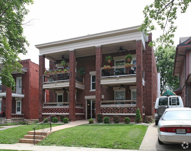 Primary Photo - 815-817 W 39th Ter