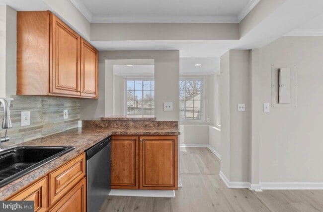 Building Photo - 2528 Wendover Rd