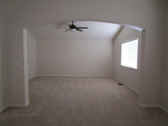 Building Photo - Like Brand New 4 Bedroom 3 Bath Beautiful ...