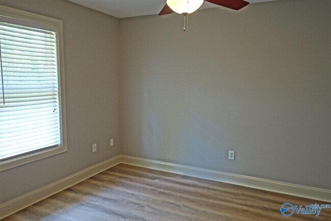 Building Photo - 16992 Woodhaven Dr