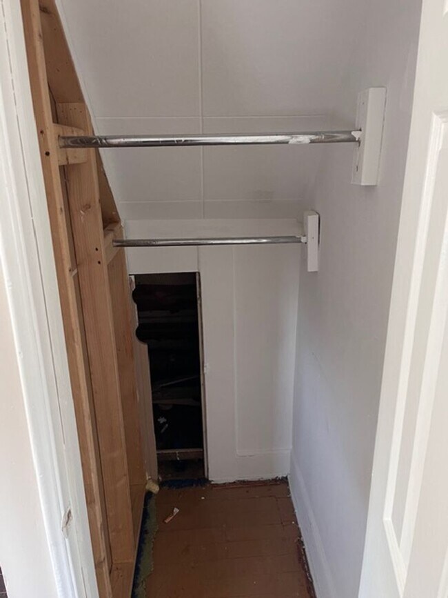 Building Photo - 4 Bed - 1.5 Bath - Single Family Home in Lorain