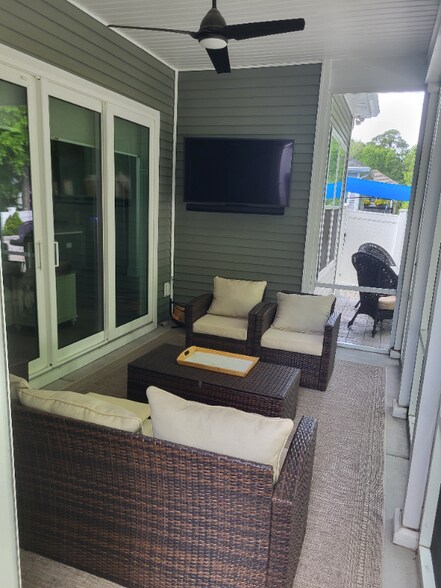 Building Photo - 386 Bumble Cir