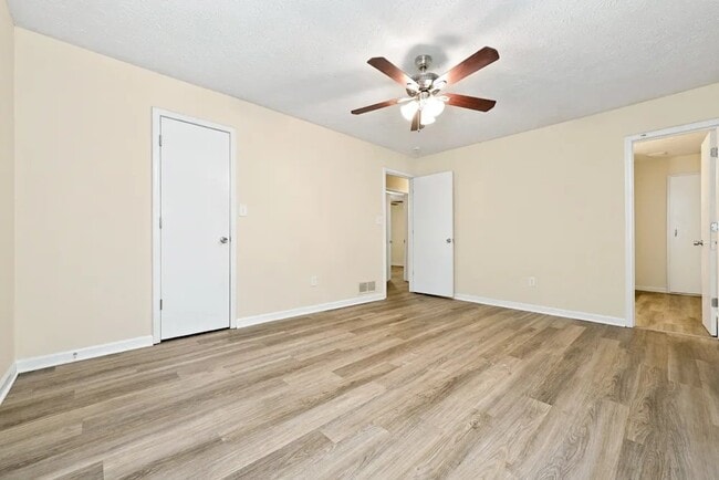 Building Photo - 124 Fairview Way