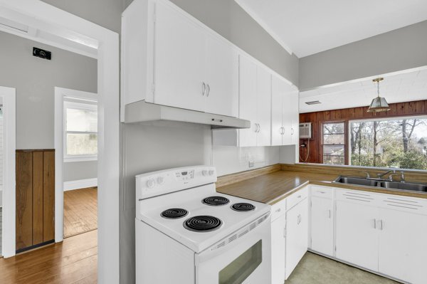 Building Photo - 710 10th St N