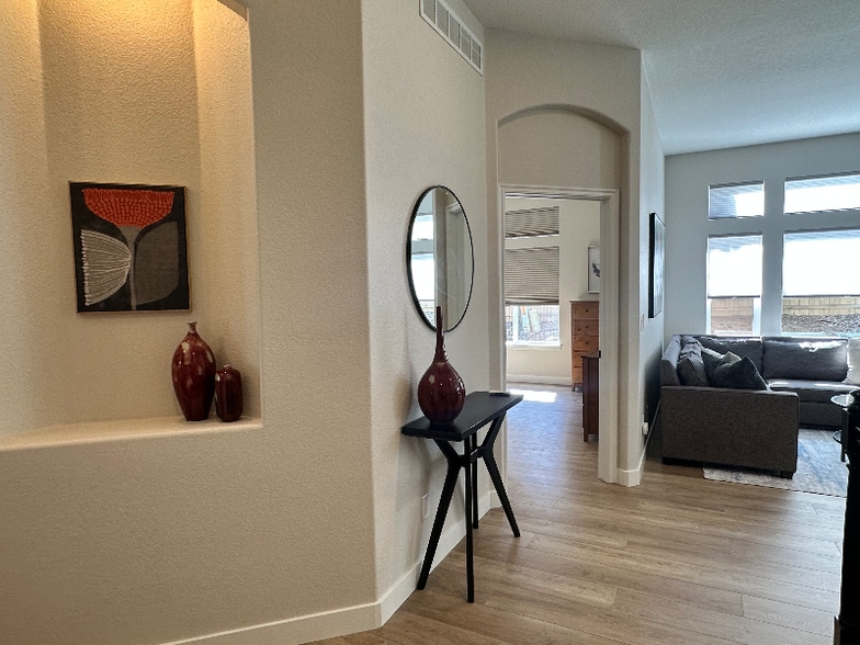 Building Photo - 10592 Pearlwood Cir