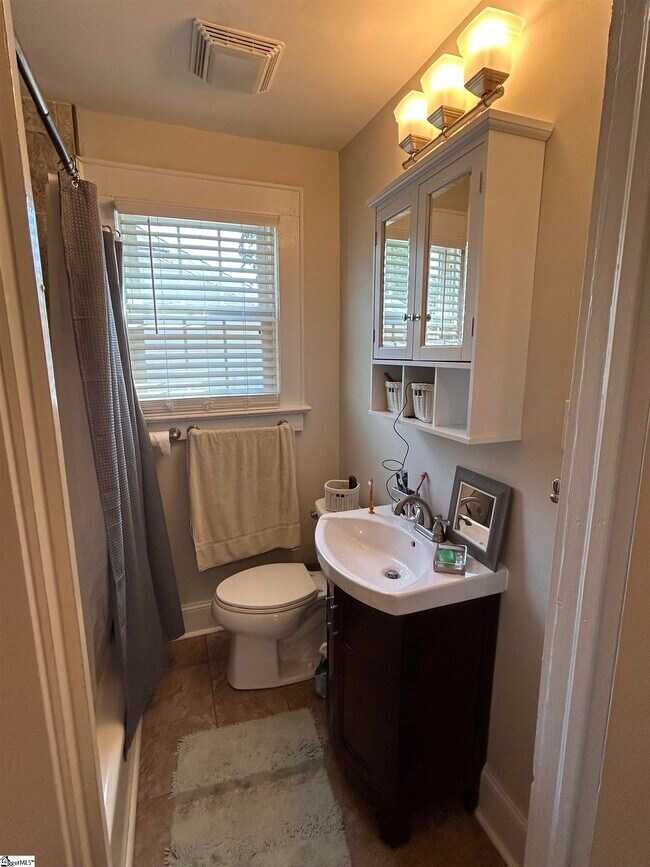 Building Photo - 118 Brookdale Ave