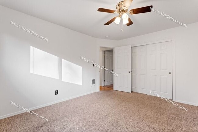 Building Photo - Cozy Multnomah Village Condo- Water, Sewer and Garbage included!