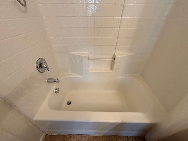 Building Photo - GUARD GATED 3 BED 2.5 BATH 2 CAR GARAGE TOWNHOUSE w/ 3 FLOORS