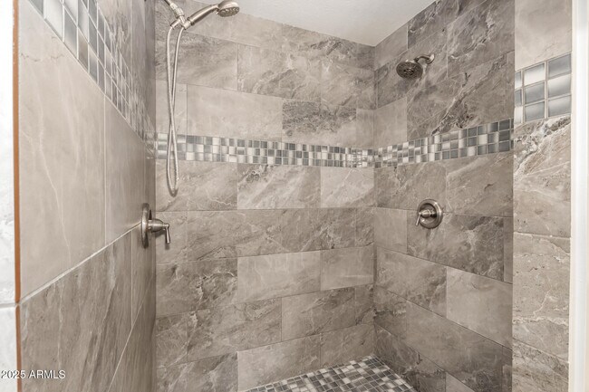 Building Photo - 13039 N 70th St