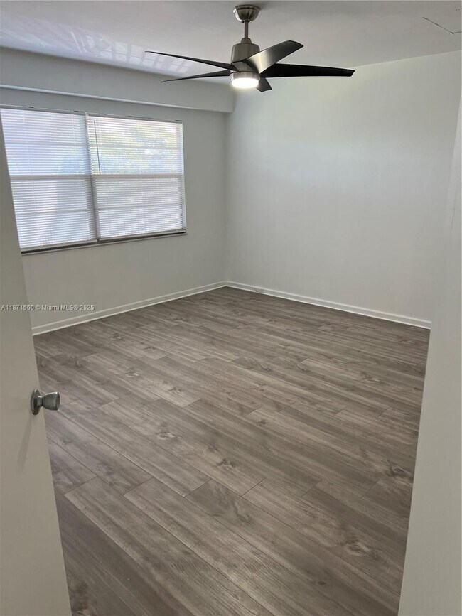 Building Photo - 1200 SW 125th Ave