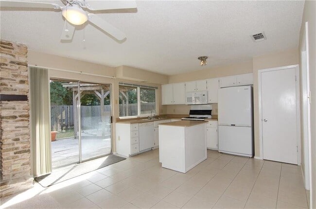 Building Photo - 10405 Firethorn Ln