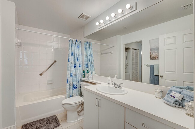 Building Photo - 630 S Sapodilla Ave