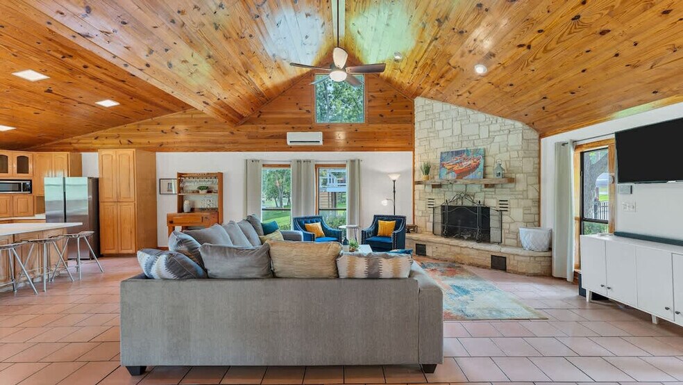 Building Photo - 302 Shangrila Ln