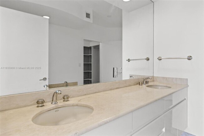 Building Photo - 703 Crandon Blvd