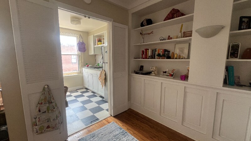 Building Photo - 23 E Eager St