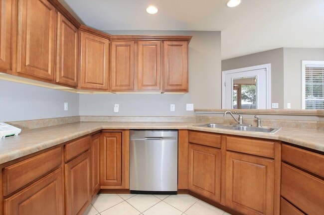 Building Photo - Charming 3 Bedroom/2 Bath in Mill Creek Manor with Spacious Garage