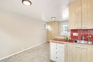 Building Photo - 720 Mesilla Rd