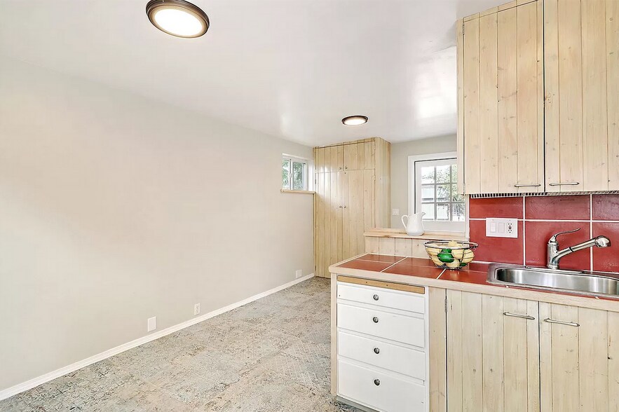 Primary Photo - 720 Mesilla Rd