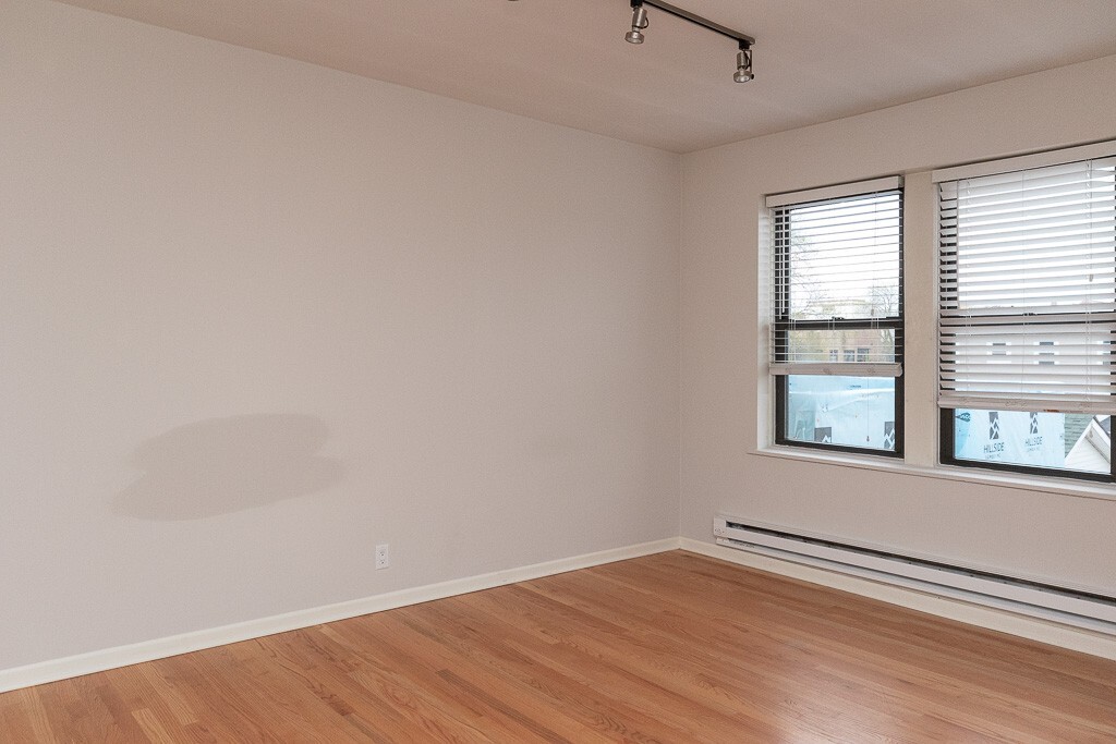 Building Photo - 2832 W Palmer St