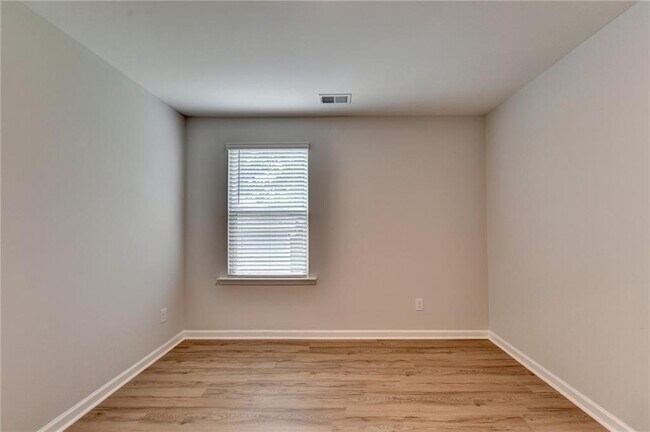 Building Photo - 175 Grey Falcon Ave