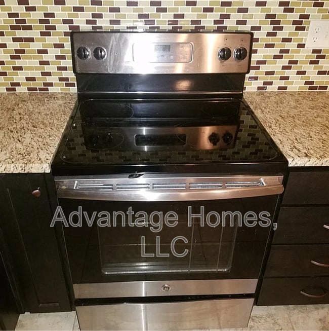 Building Photo - 2176 SW Timbertrace Ln