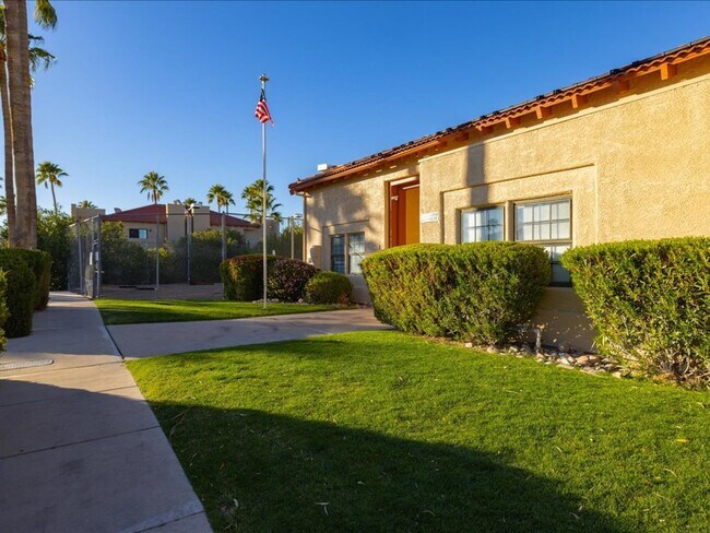 Building Photo - 3 Bedroom, 2.5 Bath