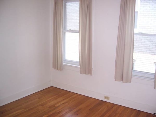 Building Photo - Fantastic and Bright Second Floor Duplex!