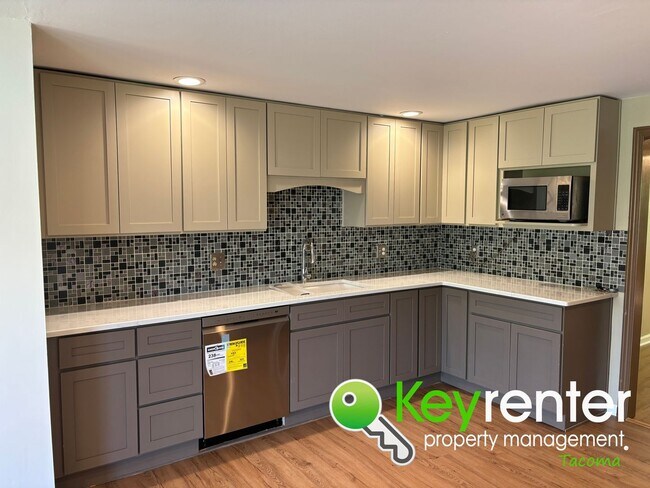 Building Photo - Gorgeous 3Bed/2Bath In the Heart of Tacoma!