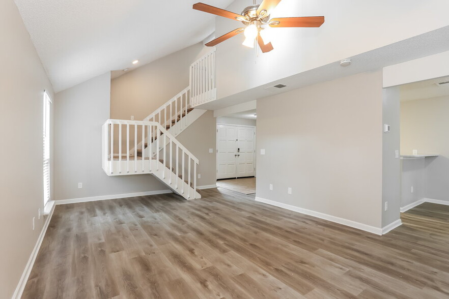 Building Photo - 11507 Kelvyn Grove Pl