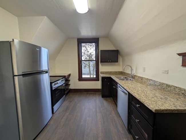 Building Photo - 11thStPl114(1-4)