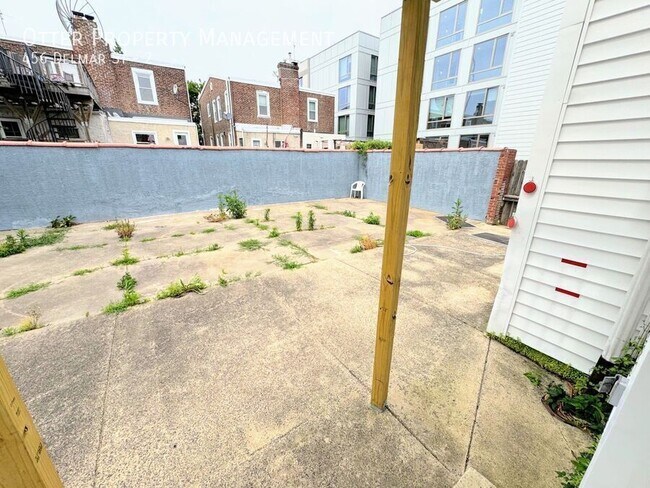 Building Photo - 456 Delmar St