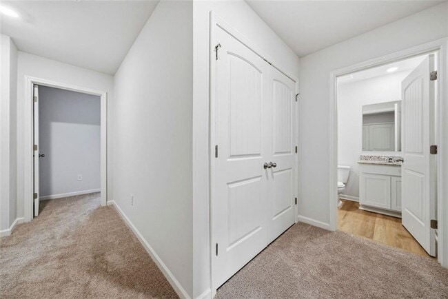 Building Photo - 5961 Skylar Dr