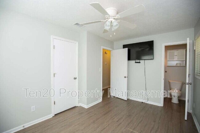 Building Photo - 8334 Canaan Dr