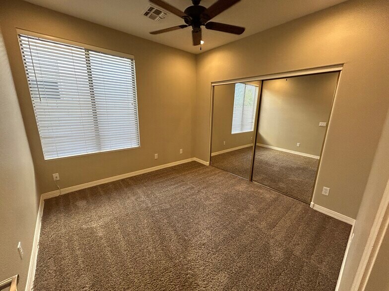 Building Photo - 5163 W Village Dr