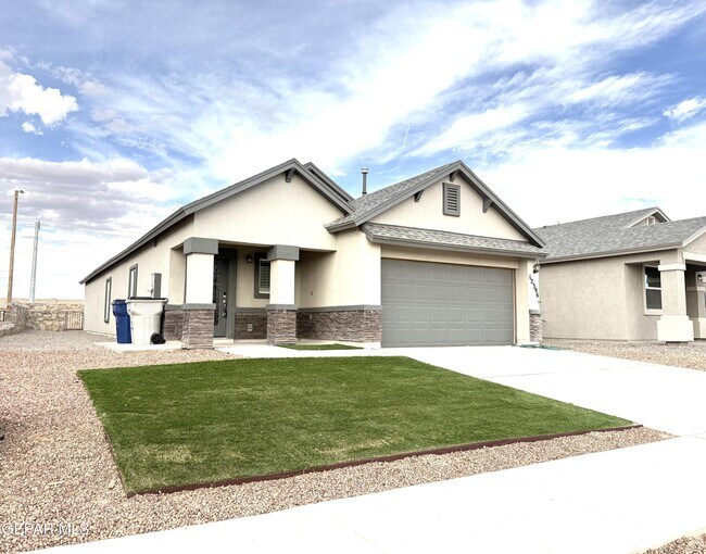 Building Photo - 12396 Polo Norte Dr