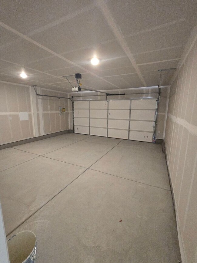 Building Photo - New home ready to rent in Dayton, $2350 per month