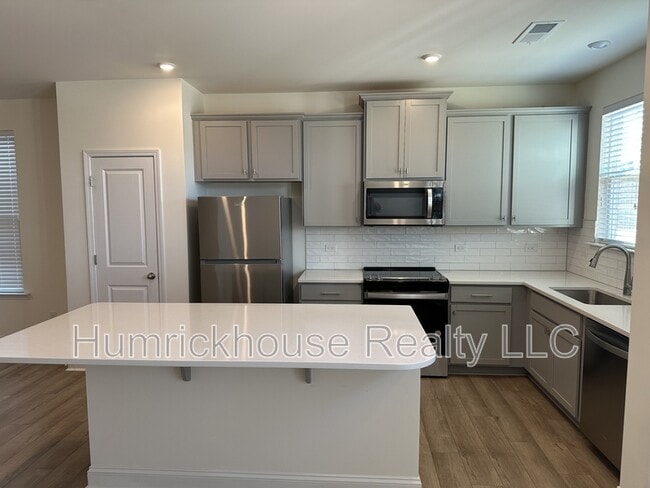 Building Photo - 1027 S Point Rd