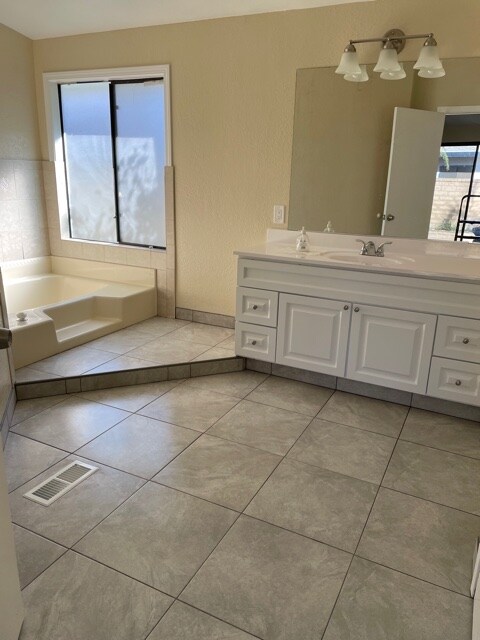 Building Photo - 32033 Quartz Ln