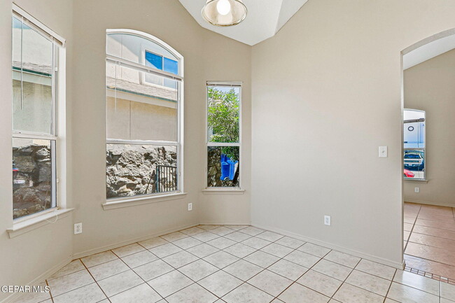 Building Photo - 1445 Paseo De Flor St