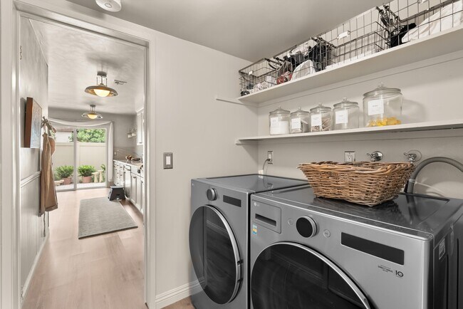 Stainless Steel Washer & Dryer - 22855 S Van Deene Ave