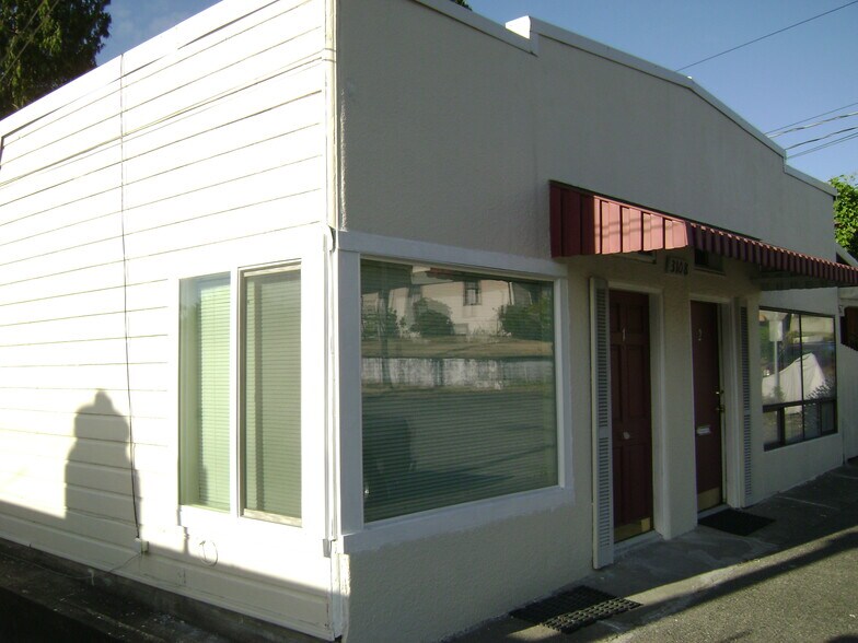Street west side - 3108 W Jameson St
