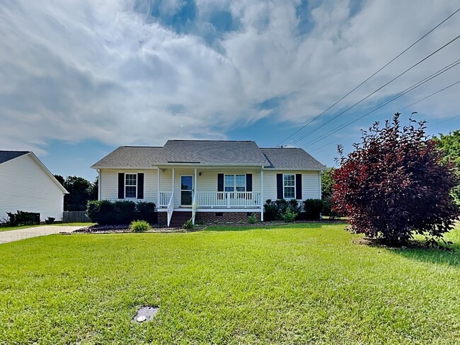 Building Photo - 102 Hawthorn Dr